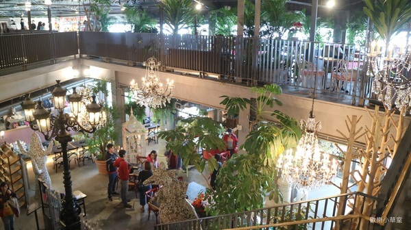 棧貳庫KW2:【高雄旅遊】棧貳庫,沒有旋轉木馬依舊好拍@捷運西子灣站