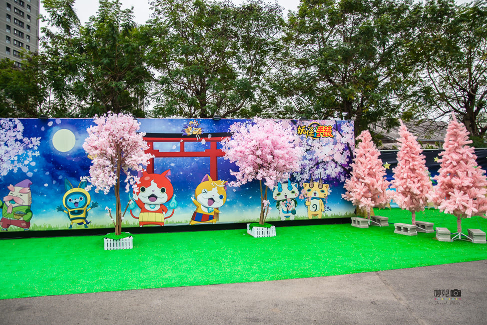 |親子旅遊|全台唯一妖怪手錶亞洲最大戶外主題展,趕快來找宇宙最大吉胖喵 - 阿婷的旅行札記。