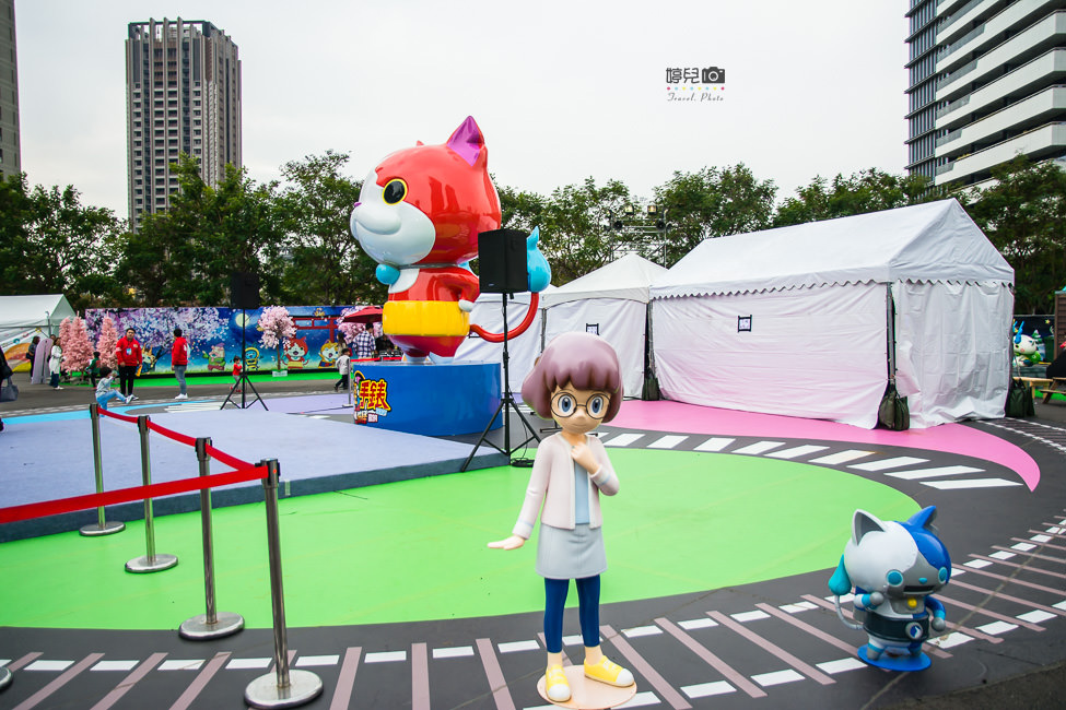 |親子旅遊|全台唯一妖怪手錶亞洲最大戶外主題展,趕快來找宇宙最大吉胖喵 - 阿婷的旅行札記。