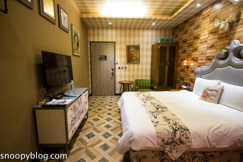 冒煙的喬就是公寓旅店~近駁二藝術特區,美式復古工業風格、雪佛蘭古董車櫃台,有個性的特色旅店