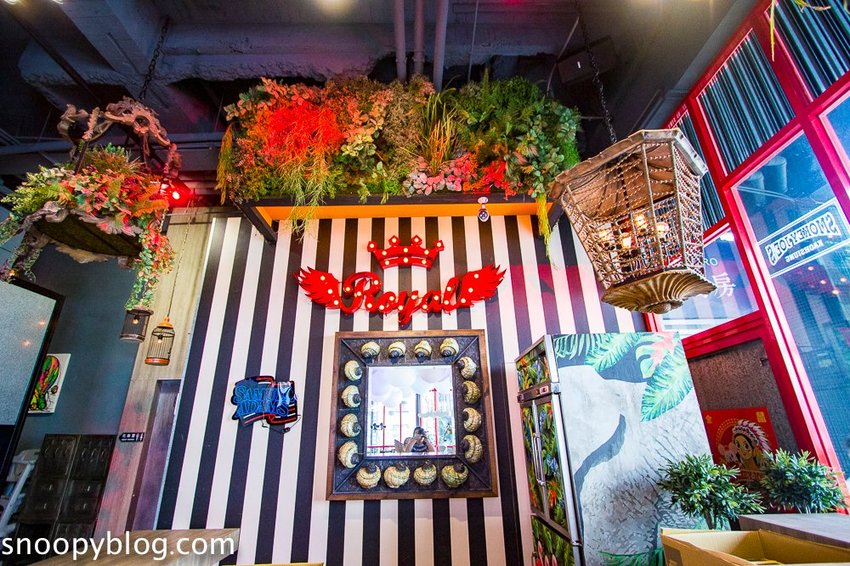 冒煙的喬就是公寓旅店~近駁二藝術特區,美式復古工業風格、雪佛蘭古董車櫃台,有個性的特色旅店