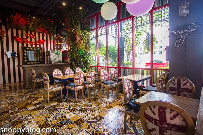 冒煙的喬就是公寓旅店~近駁二藝術特區,美式復古工業風格、雪佛蘭古董車櫃台,有個性的特色旅店