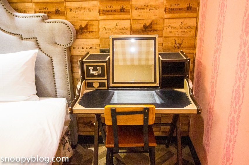 冒煙的喬就是公寓旅店~近駁二藝術特區,美式復古工業風格、雪佛蘭古董車櫃台,有個性的特色旅店