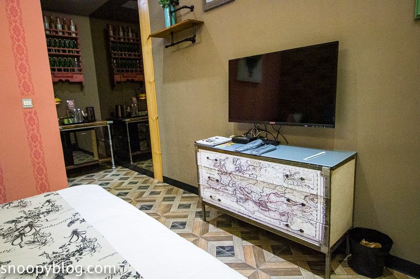 冒煙的喬就是公寓旅店~近駁二藝術特區,美式復古工業風格、雪佛蘭古董車櫃台,有個性的特色旅店