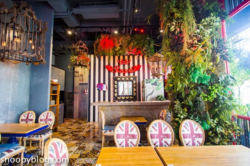 冒煙的喬就是公寓旅店~近駁二藝術特區,美式復古工業風格、雪佛蘭古董車櫃台,有個性的特色旅店