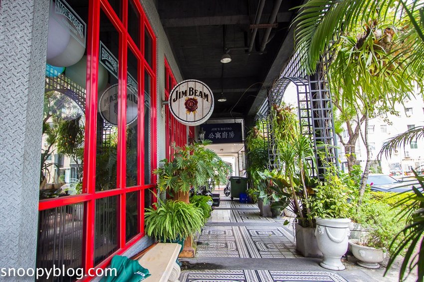 冒煙的喬就是公寓旅店~近駁二藝術特區,美式復古工業風格、雪佛蘭古董車櫃台,有個性的特色旅店