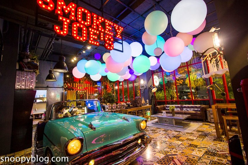 冒煙的喬就是公寓旅店~近駁二藝術特區,美式復古工業風格、雪佛蘭古董車櫃台,有個性的特色旅店