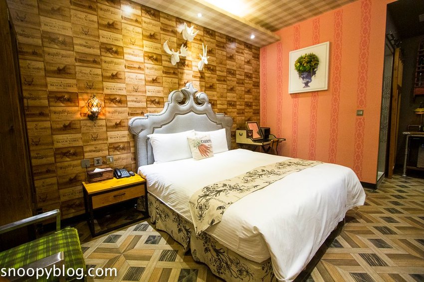 冒煙的喬就是公寓旅店~近駁二藝術特區,美式復古工業風格、雪佛蘭古董車櫃台,有個性的特色旅店