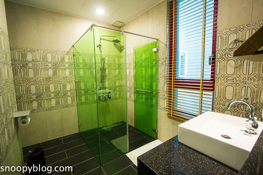 冒煙的喬就是公寓旅店~近駁二藝術特區,美式復古工業風格、雪佛蘭古董車櫃台,有個性的特色旅店