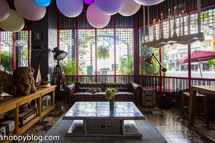 冒煙的喬就是公寓旅店~近駁二藝術特區,美式復古工業風格、雪佛蘭古董車櫃台,有個性的特色旅店