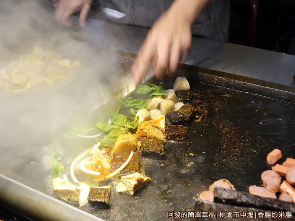 香腸炒米腸05-大火快炒