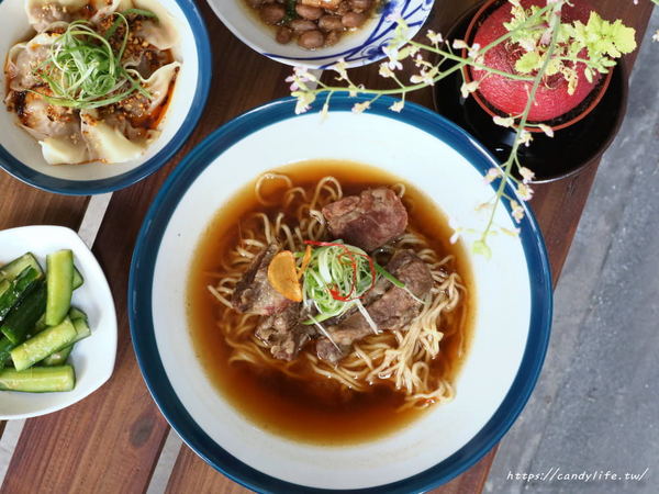 無名氏麵館:台中美食│無名氏麵館〃裝潢走質感中國風,賣著好吃牛肉麵及牛肉蒸餃等麵食,湯頭濃郁,用料又實在~