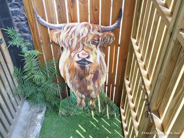 無名氏麵館:台中美食│無名氏麵館〃裝潢走質感中國風,賣著好吃牛肉麵及牛肉蒸餃等麵食,湯頭濃郁,用料又實在~