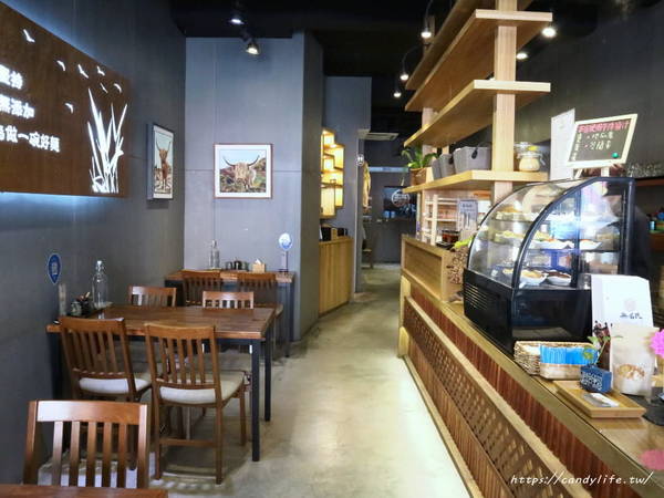 無名氏麵館:台中美食│無名氏麵館〃裝潢走質感中國風,賣著好吃牛肉麵及牛肉蒸餃等麵食,湯頭濃郁,用料又實在~