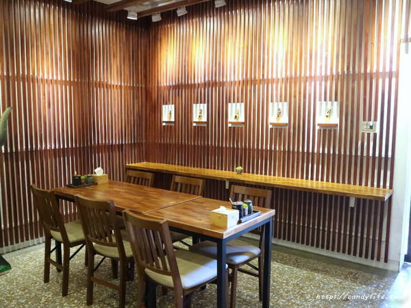 無名氏麵館:台中美食│無名氏麵館〃裝潢走質感中國風,賣著好吃牛肉麵及牛肉蒸餃等麵食,湯頭濃郁,用料又實在~