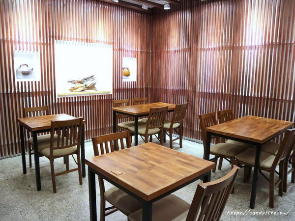 無名氏麵館:台中美食│無名氏麵館〃裝潢走質感中國風,賣著好吃牛肉麵及牛肉蒸餃等麵食,湯頭濃郁,用料又實在~