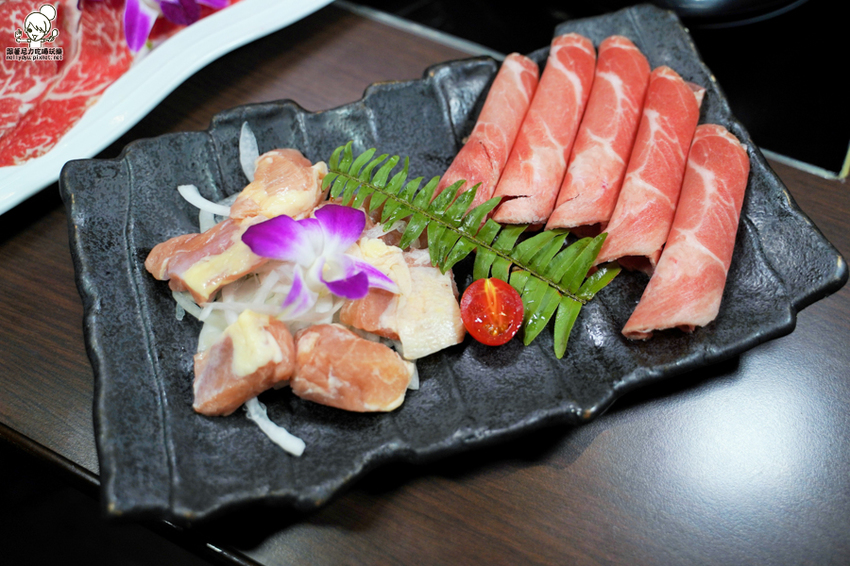 北高雄巷弄鍋物 季樂涮涮鍋，大口吃肉、澎派海鮮之鍋物推薦｜免費冰淇淋、飲品、甜湯 - 跟著尼力吃喝玩樂＆親子生活
