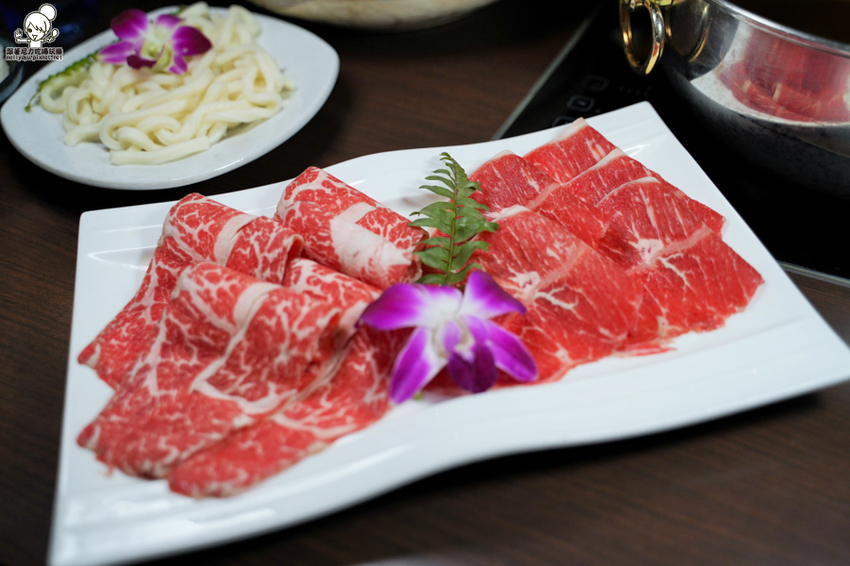 北高雄巷弄鍋物 季樂涮涮鍋，大口吃肉、澎派海鮮之鍋物推薦｜免費冰淇淋、飲品、甜湯 - 跟著尼力吃喝玩樂＆親子生活