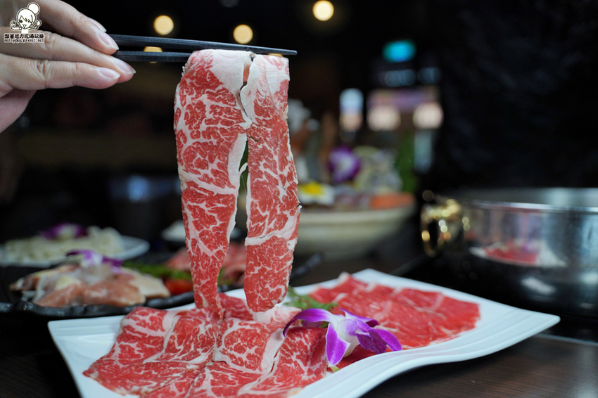 北高雄巷弄鍋物 季樂涮涮鍋，大口吃肉、澎派海鮮之鍋物推薦｜免費冰淇淋、飲品、甜湯 - 跟著尼力吃喝玩樂＆親子生活