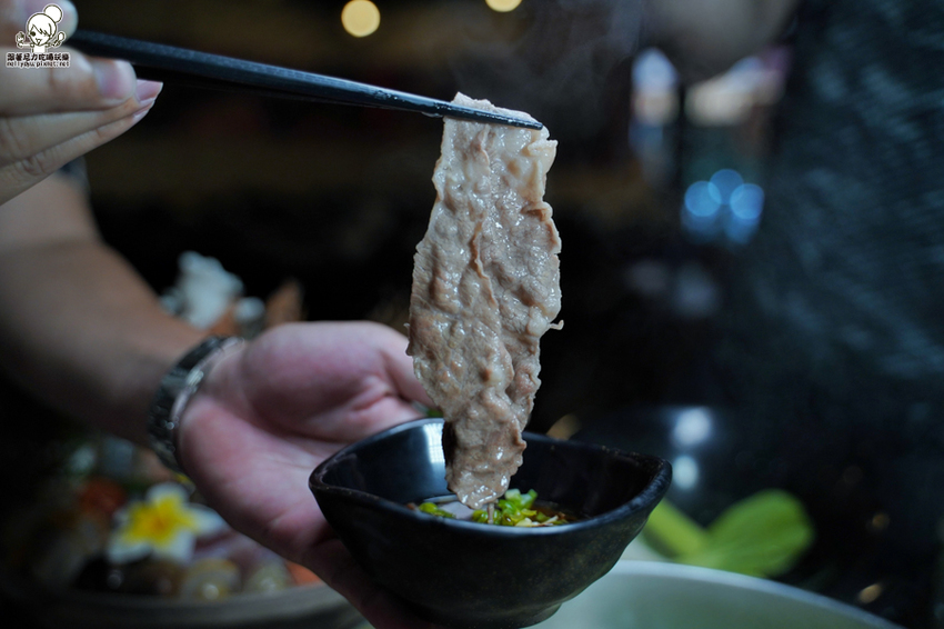 北高雄巷弄鍋物 季樂涮涮鍋，大口吃肉、澎派海鮮之鍋物推薦｜免費冰淇淋、飲品、甜湯 - 跟著尼力吃喝玩樂＆親子生活