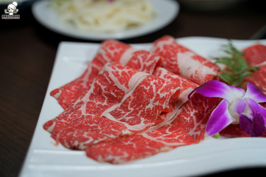 北高雄巷弄鍋物 季樂涮涮鍋，大口吃肉、澎派海鮮之鍋物推薦｜免費冰淇淋、飲品、甜湯 - 跟著尼力吃喝玩樂＆親子生活
