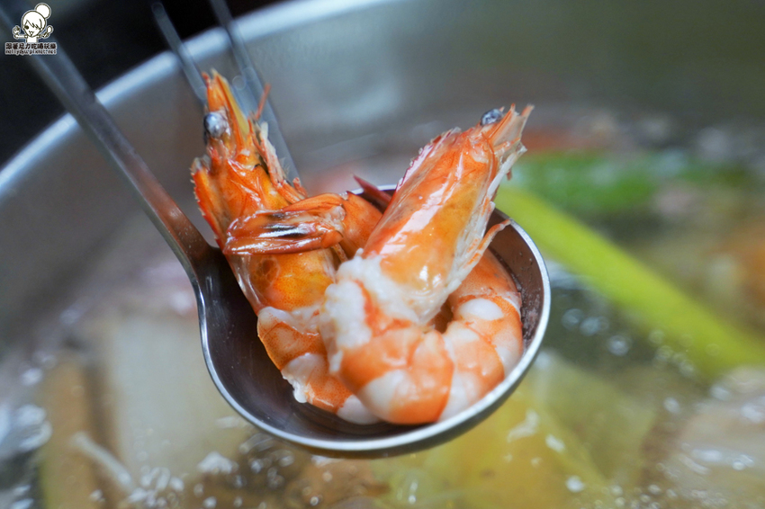 北高雄巷弄鍋物 季樂涮涮鍋，大口吃肉、澎派海鮮之鍋物推薦｜免費冰淇淋、飲品、甜湯 - 跟著尼力吃喝玩樂＆親子生活