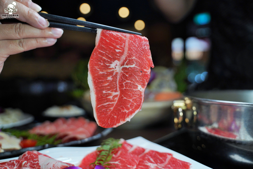 北高雄巷弄鍋物 季樂涮涮鍋，大口吃肉、澎派海鮮之鍋物推薦｜免費冰淇淋、飲品、甜湯 - 跟著尼力吃喝玩樂＆親子生活