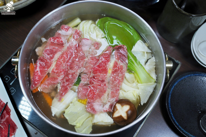 北高雄巷弄鍋物 季樂涮涮鍋，大口吃肉、澎派海鮮之鍋物推薦｜免費冰淇淋、飲品、甜湯 - 跟著尼力吃喝玩樂＆親子生活