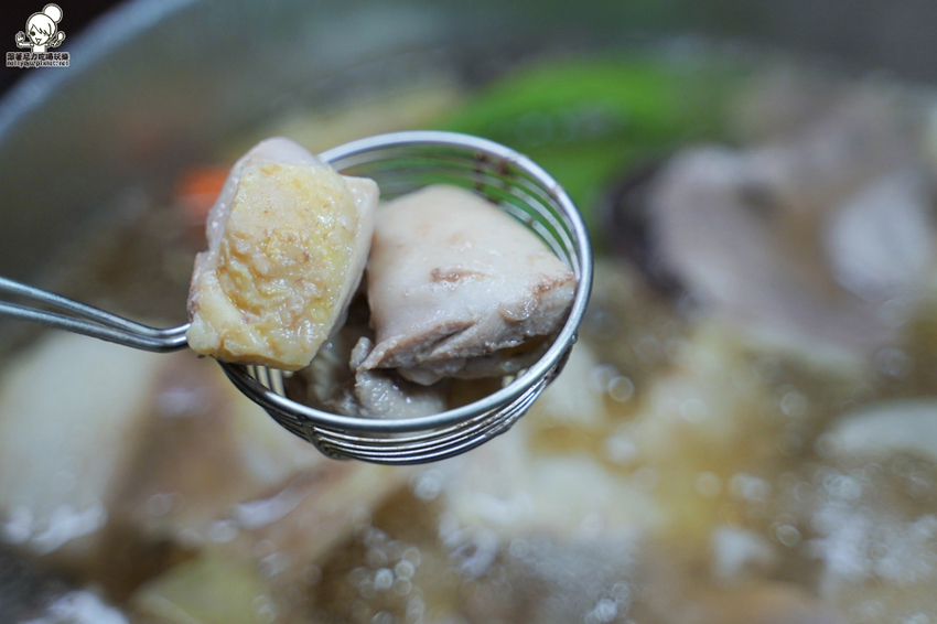 北高雄巷弄鍋物 季樂涮涮鍋，大口吃肉、澎派海鮮之鍋物推薦｜免費冰淇淋、飲品、甜湯 - 跟著尼力吃喝玩樂＆親子生活