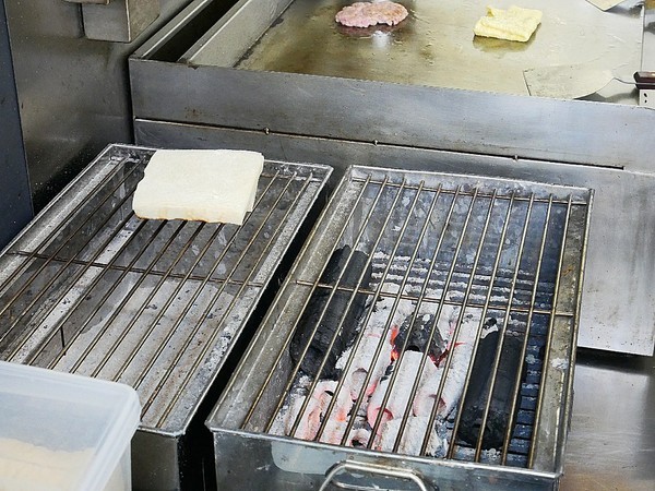 起丘早餐:起丘-新北江子翠項弄內手製早餐 許多新奇口味等待挖掘 吐司、口袋餅想吃什麼自己選 爆漿起司超犯規