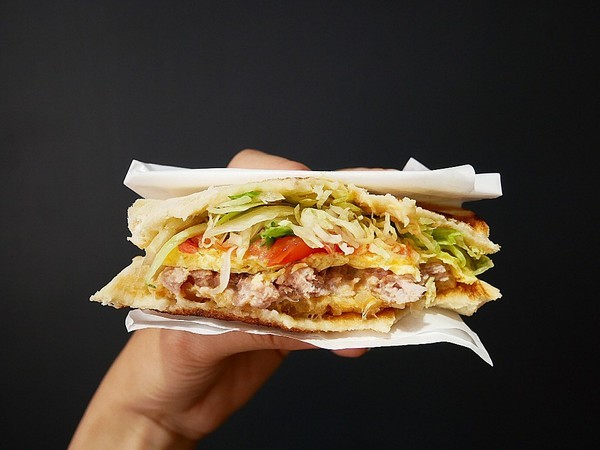 起丘早餐:起丘-新北江子翠項弄內手製早餐 許多新奇口味等待挖掘 吐司、口袋餅想吃什麼自己選 爆漿起司超犯規