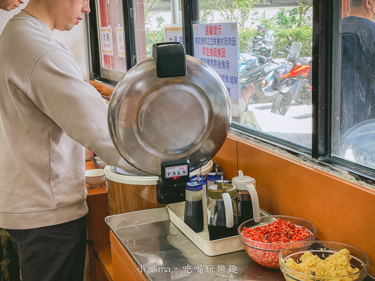 福緣火鍋|金山在地人氣小火鍋,開在中油旁邊有夠不起眼,連平日都要排隊,內附完整菜單 金山美食