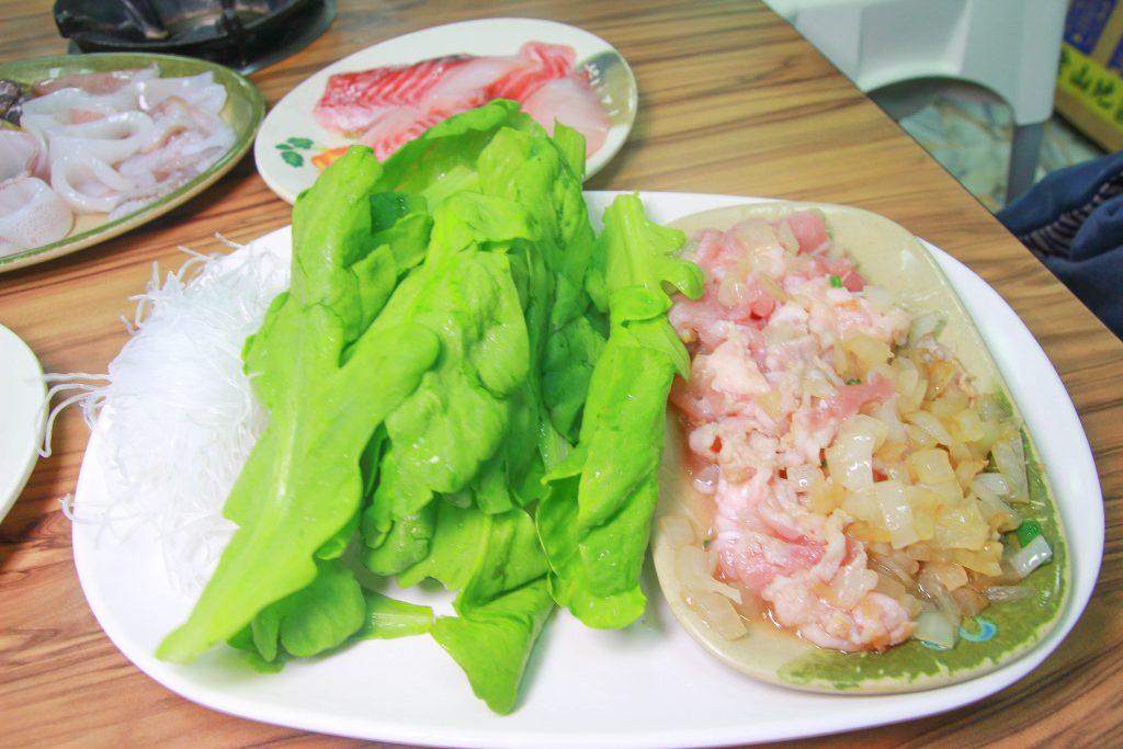 CP值超高！兩百元享用超鮮美的海鮮鍋(當日現殺魚肉.軟絲.蝦子.排骨)，福緣火鍋讓人又愛又恨～