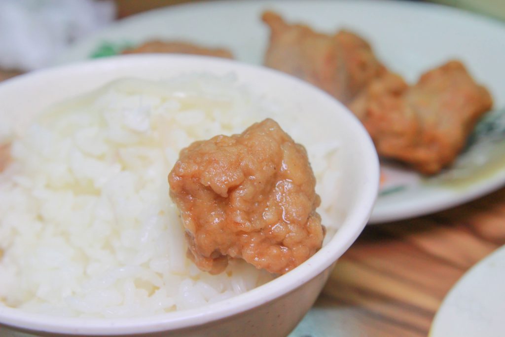 CP值超高！兩百元享用超鮮美的海鮮鍋(當日現殺魚肉.軟絲.蝦子.排骨)，福緣火鍋讓人又愛又恨～