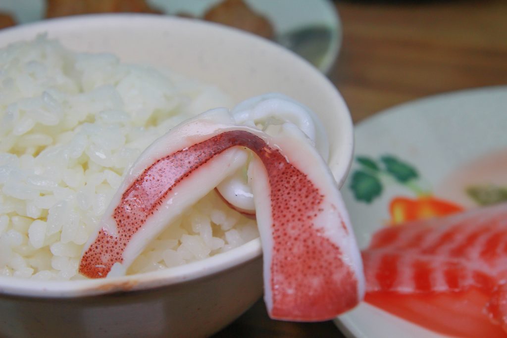 CP值超高！兩百元享用超鮮美的海鮮鍋(當日現殺魚肉.軟絲.蝦子.排骨)，福緣火鍋讓人又愛又恨～