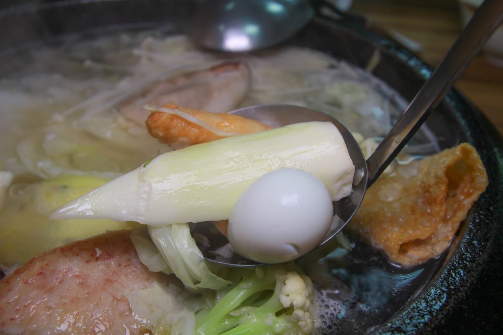 CP值超高！兩百元享用超鮮美的海鮮鍋(當日現殺魚肉.軟絲.蝦子.排骨)，福緣火鍋讓人又愛又恨～