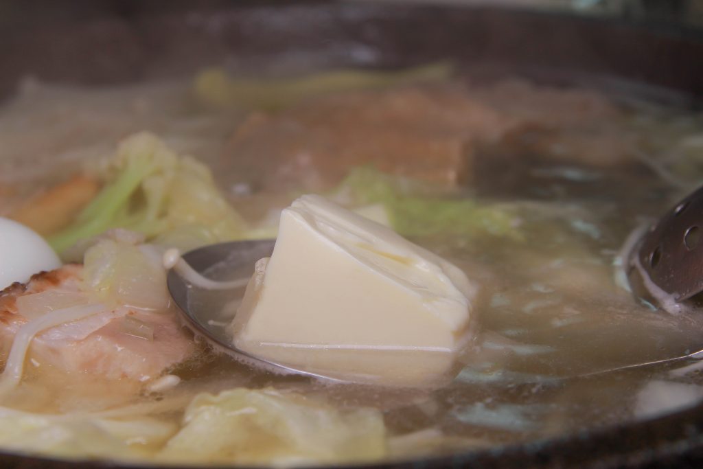 CP值超高！兩百元享用超鮮美的海鮮鍋(當日現殺魚肉.軟絲.蝦子.排骨)，福緣火鍋讓人又愛又恨～