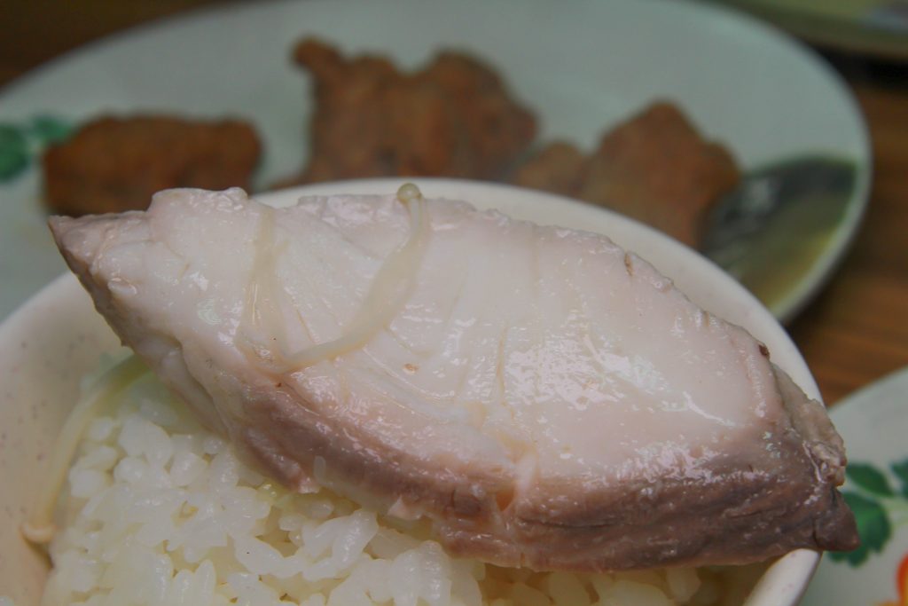 CP值超高！兩百元享用超鮮美的海鮮鍋(當日現殺魚肉.軟絲.蝦子.排骨)，福緣火鍋讓人又愛又恨～