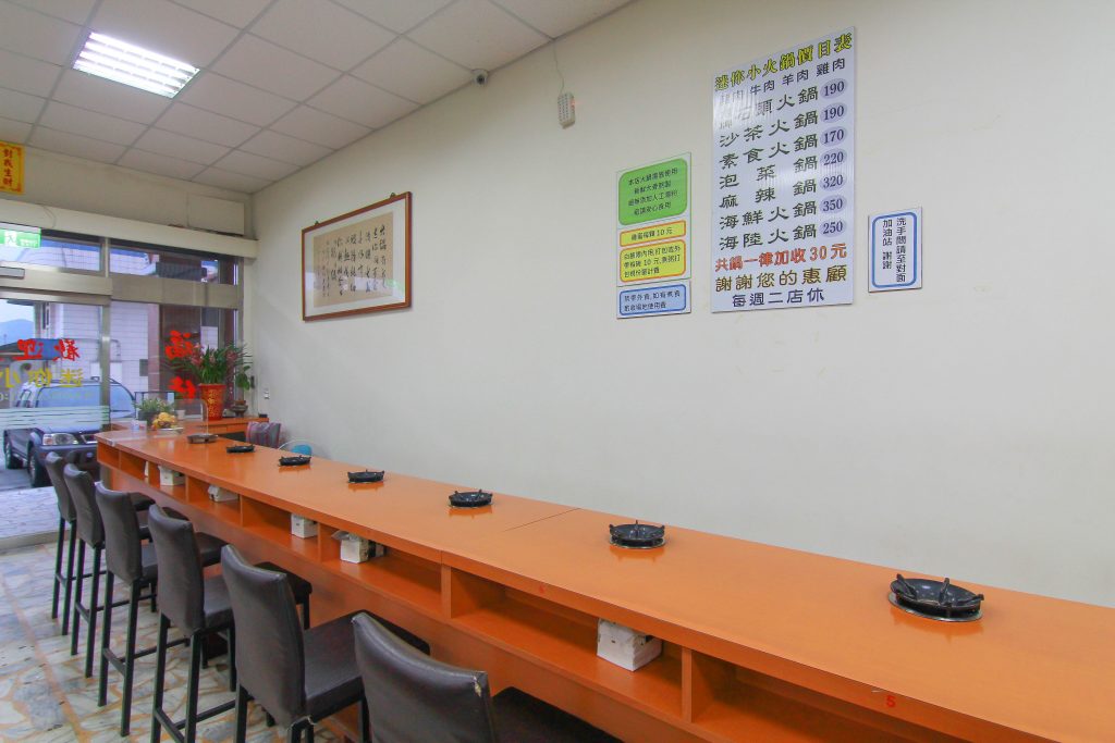CP值超高！兩百元享用超鮮美的海鮮鍋(當日現殺魚肉.軟絲.蝦子.排骨)，福緣火鍋讓人又愛又恨～