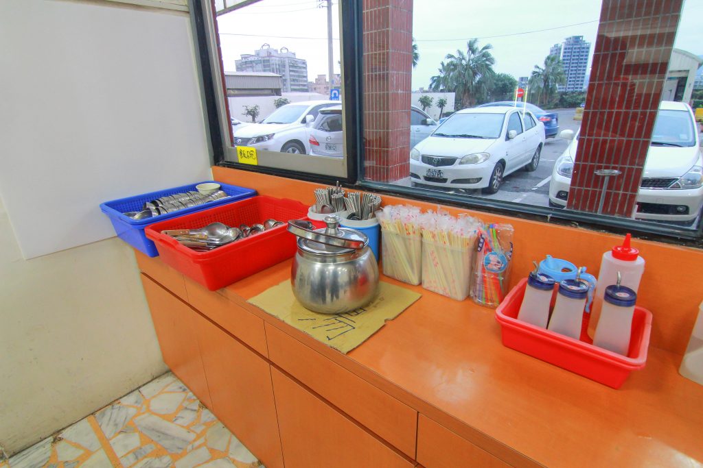 CP值超高！兩百元享用超鮮美的海鮮鍋(當日現殺魚肉.軟絲.蝦子.排骨)，福緣火鍋讓人又愛又恨～