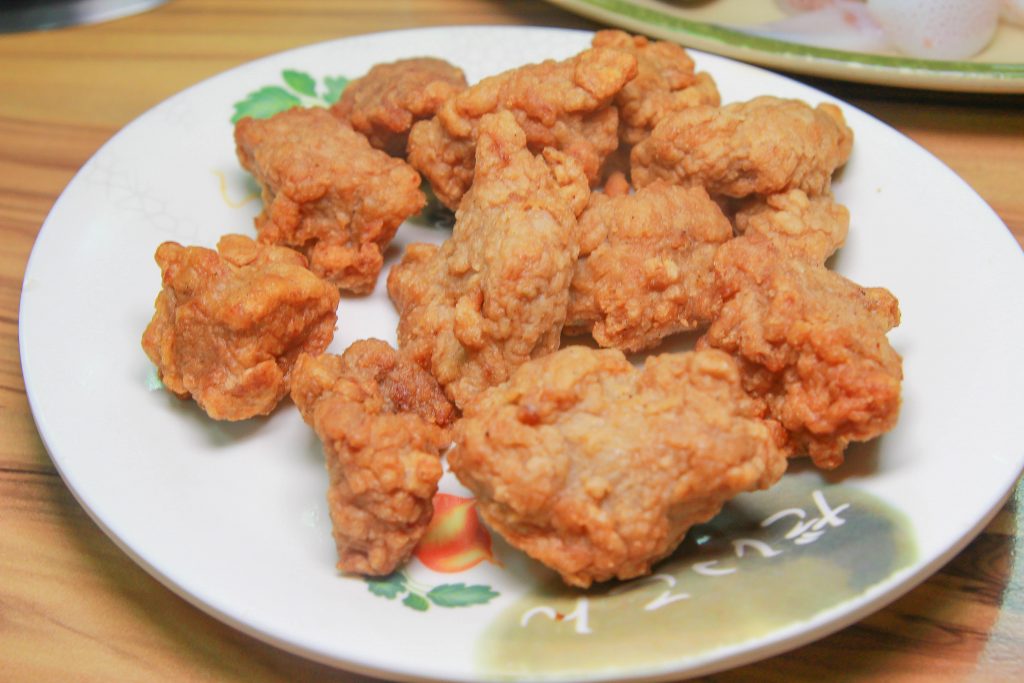 CP值超高！兩百元享用超鮮美的海鮮鍋(當日現殺魚肉.軟絲.蝦子.排骨)，福緣火鍋讓人又愛又恨～