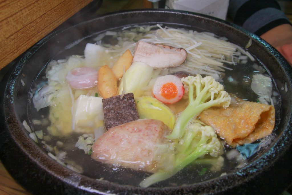 CP值超高！兩百元享用超鮮美的海鮮鍋(當日現殺魚肉.軟絲.蝦子.排骨)，福緣火鍋讓人又愛又恨～