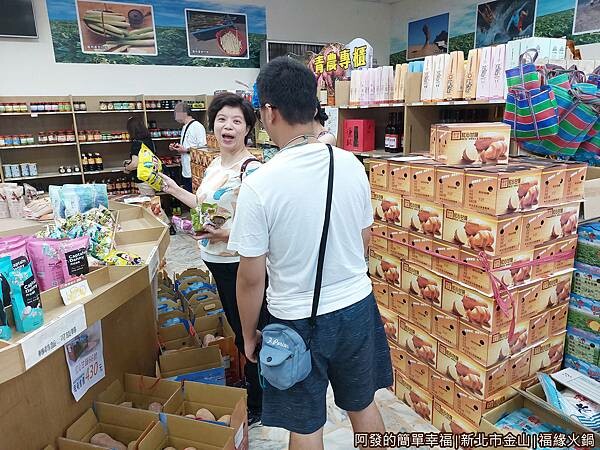 福緣火鍋30-一旁堆如山的金山地瓜箱.jpg 福緣火鍋30-一旁堆如山的金山地瓜箱.jpg