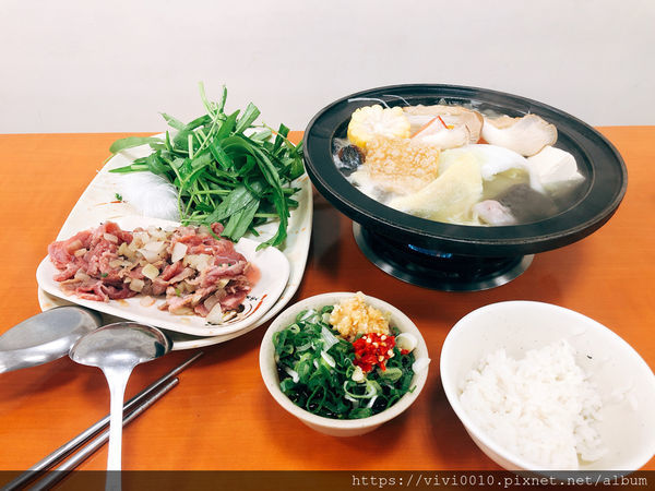 圓圓家愛吃貨-<新北金山>金山福緣小火鍋,新鮮甘甜大骨湯,美味食材超好吃,到金山圓圓媽必吃美食之一