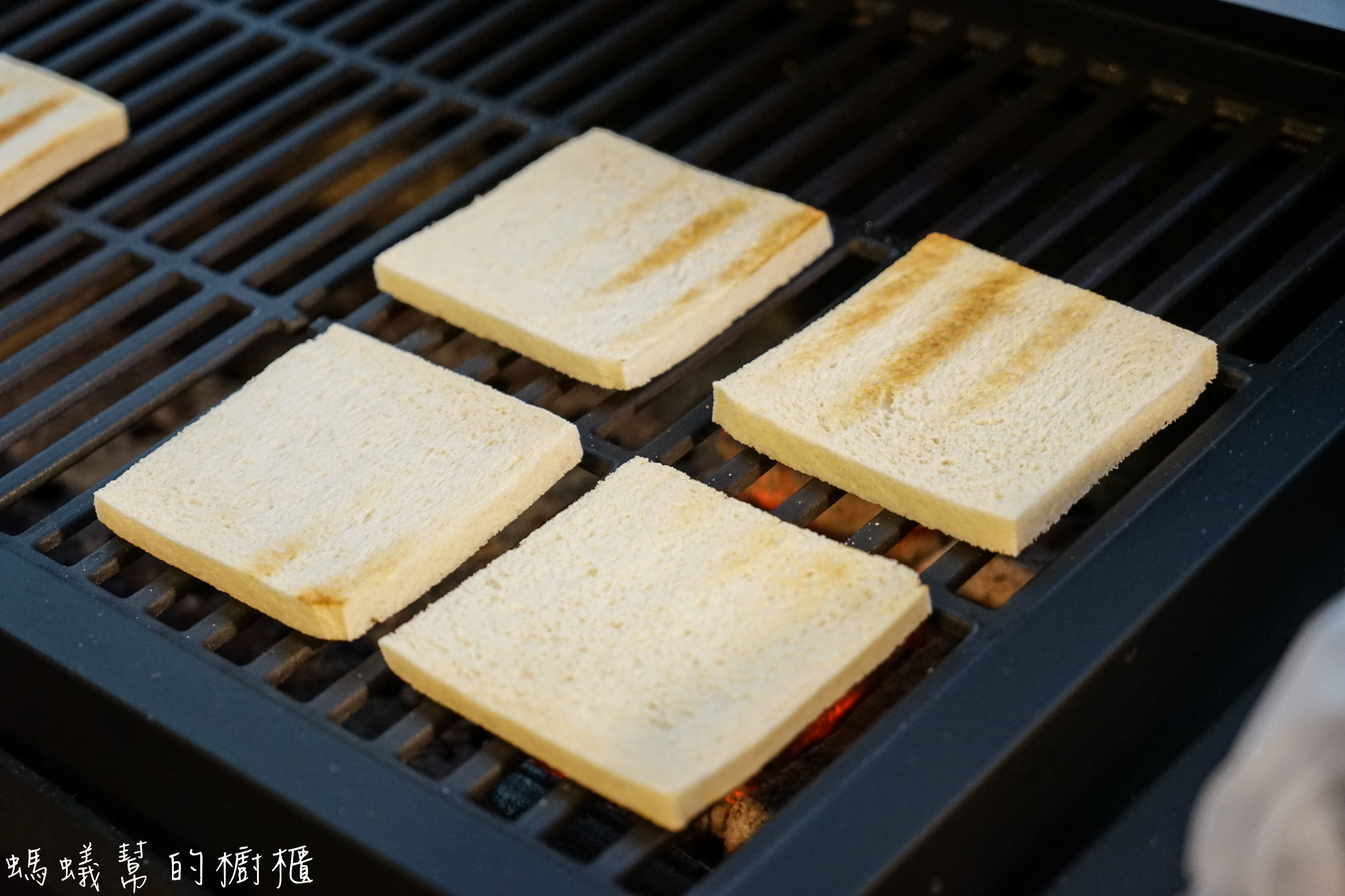 逢甲里昂法碳烤吐司|紮實飽足創意口味炭烤吐司,創意方便好攜帶,逢甲美食推薦。 - 螞蟻幫的櫥櫃