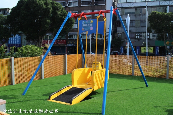 共融公園：中山區親子同樂/台北市第一座大型共融遊戲場/花博公園舞蝶館旁空地/海霸王後方/鄰近歐華飯店/美術館/圓山捷運站