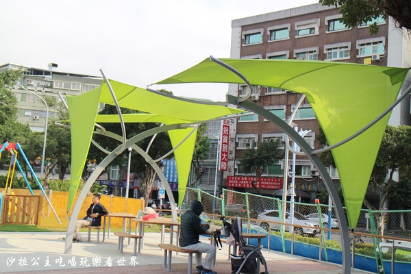 共融公園：中山區親子同樂/台北市第一座大型共融遊戲場/花博公園舞蝶館旁空地/海霸王後方/鄰近歐華飯店/美術館/圓山捷運站