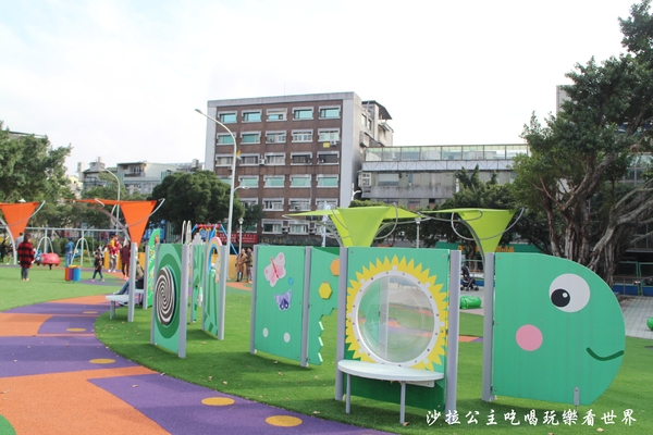 共融公園：中山區親子同樂/台北市第一座大型共融遊戲場/花博公園舞蝶館旁空地/海霸王後方/鄰近歐華飯店/美術館/圓山捷運站