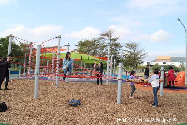 共融公園：中山區親子同樂/台北市第一座大型共融遊戲場/花博公園舞蝶館旁空地/海霸王後方/鄰近歐華飯店/美術館/圓山捷運站