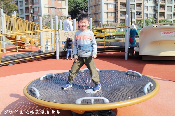 士林四號廣場:士林特色公園/親子活動『士林四號廣場』捷運士林站/士林官邸/泰北中學旁